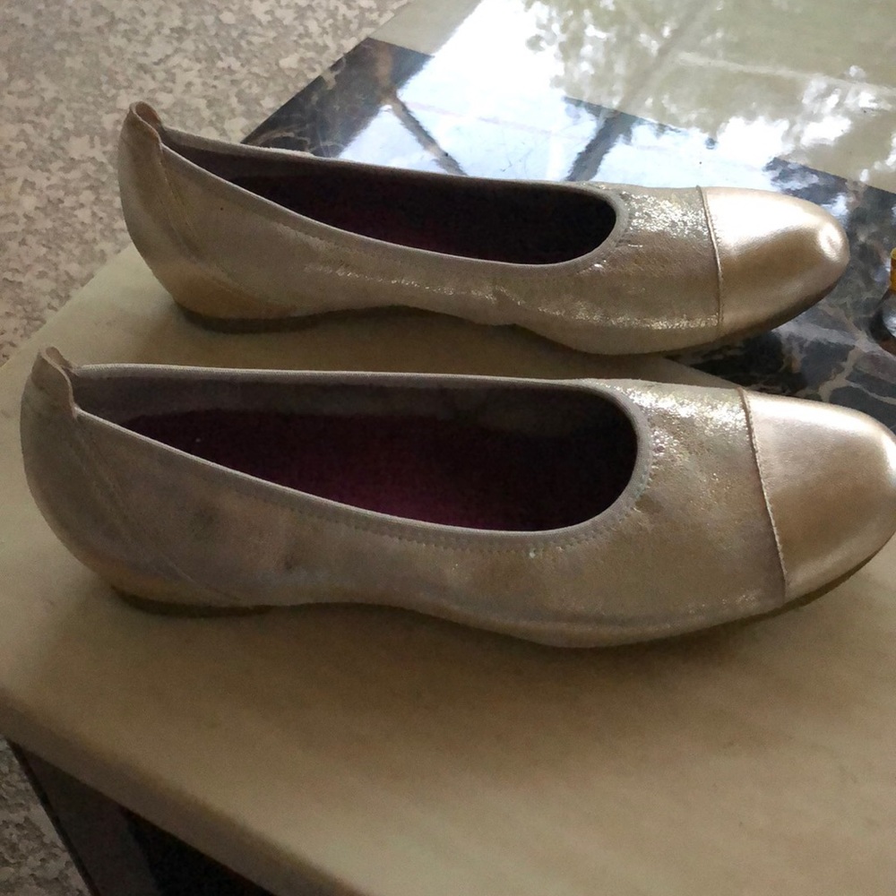 Gorgeous NWOT Munro Henley Cap toe flats - Picture 3 of 8
